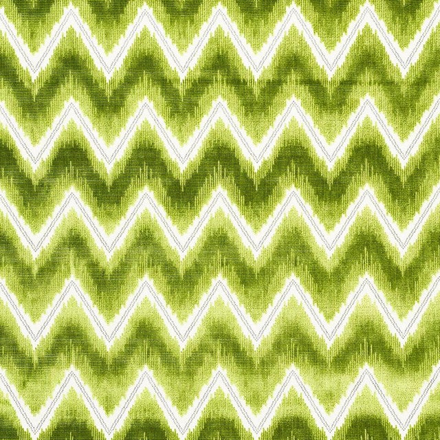 A fabulous combination of plush ombre and delicate accent stripes, this luxe chevron has a dynamic presence. Sophisticated...
