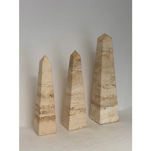 1970s F.lli Fratelli Mannelli Italian Rapolano Travertine Obelisks - A Set of 3 For Sale - Image 4 of 12
