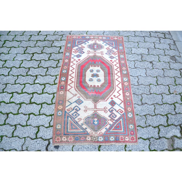 1960s Red & White Traditional Turkish Rug For Sale - Image 11 of 11