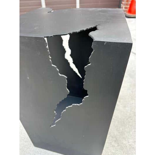 American R. Henry Design Iron Side Table, Hand-Crafted Modern Style, USA, 1990 For Sale - Image 3 of 8