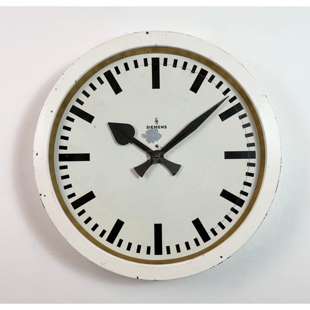 Metal Large White Industrial Factory Wall Clock from Siemens, 1950s For Sale - Image 7 of 18