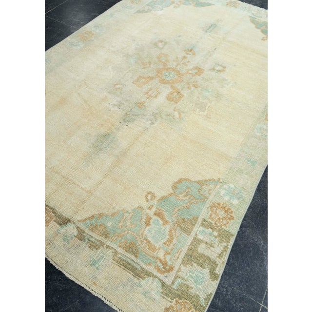 Tan Turkish Vintage Rug 4'6" x 7' #21299 For Sale - Image 8 of 8