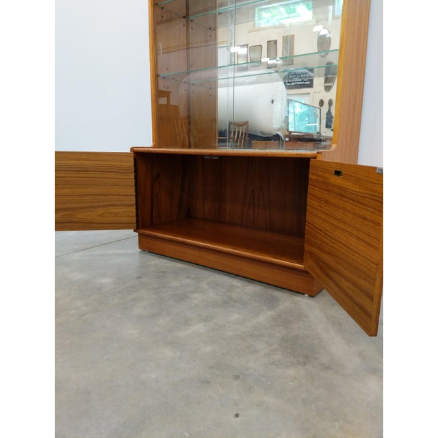 Authentic vintage mid century modern teak cabinet / china cabinet / display cabinet / sideboard. By Turnidge of London....