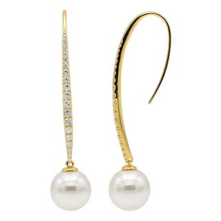 Late 20th Century Pair of 18k Pearl Drop Earrings For Sale