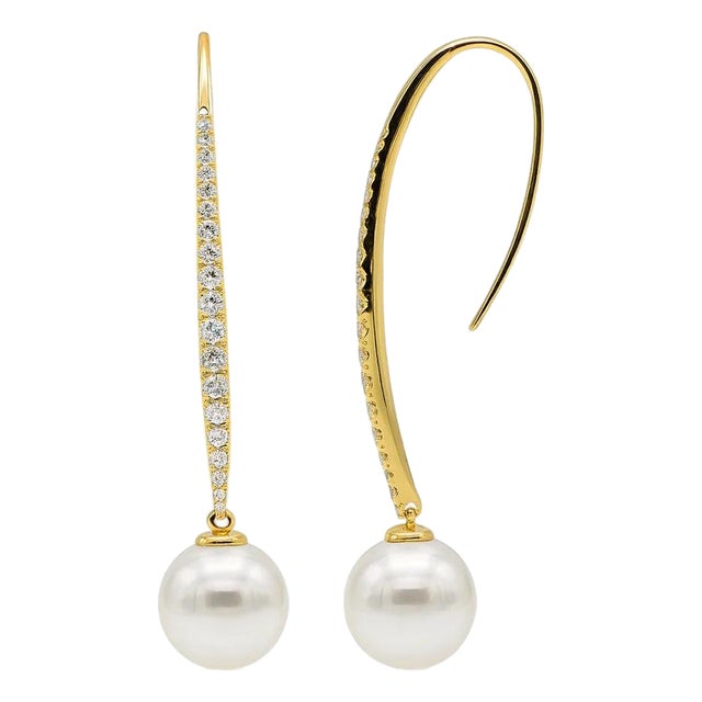 Late 20th Century Pair of 18k Pearl Drop Earrings For Sale
