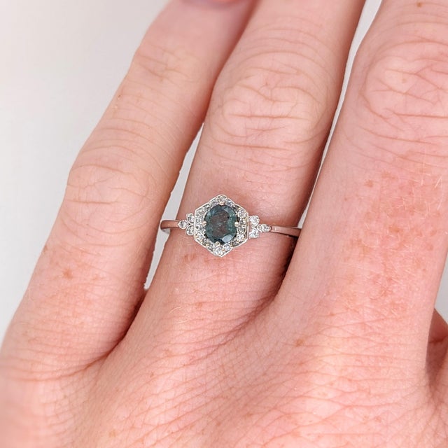 Natural Alexandrite Ring w Earth Mined Diamonds in Solid 14K Gold Oval 5x4mm For Sale - Image 4 of 10