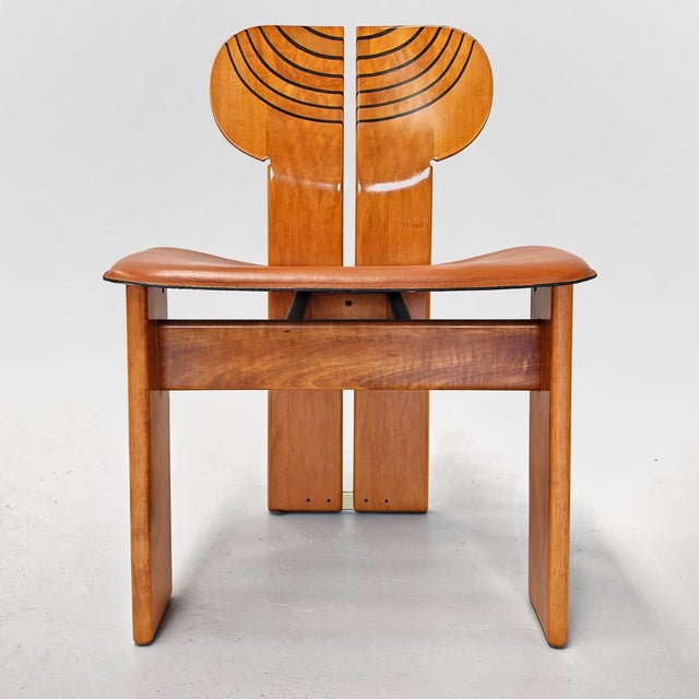 Mid-Century Modern Artona Series Africa Chairs in Light Walnut and Leather by Afra and Tobia Scarpa for Maxalto, 1970s, Set of 4 For Sale - Image 3 of 18