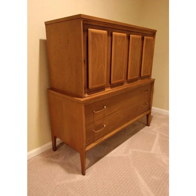 Broyhill 1960s Mid Century Modern Dresser For Sale - Image 4 of 11
