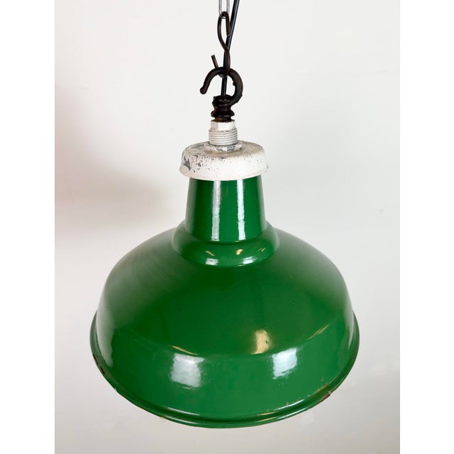 British Industrial Green Enamel Factory Pendant Lamp, 1960s For Sale - Image 6 of 16