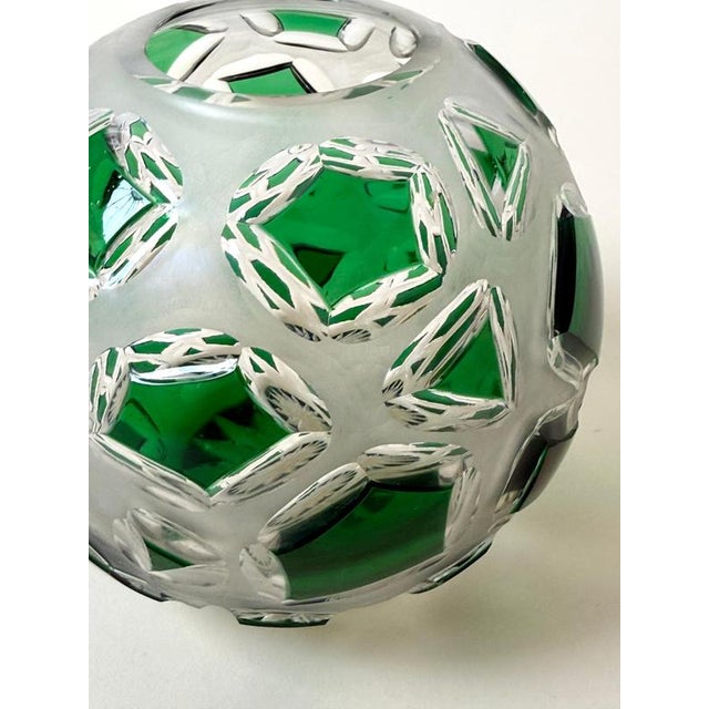 1960s Bohemian Emerald Green Lead Crystal Vase with Hand-Cut Faceted Decorations, 1960s For Sale - Image 5 of 14