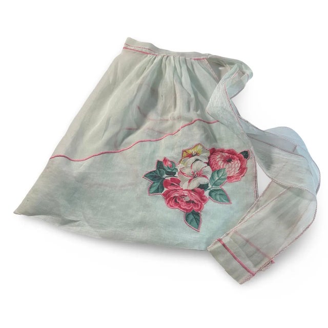 Vintage 1940s Sheer Organza Apron  Mint Floral Appliqué, Pin-Up Style For Sale In Philadelphia - Image 6 of 7