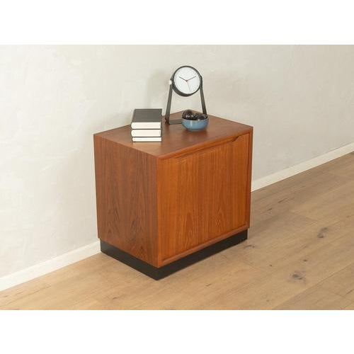 1960s chest of drawers Very good workmanshipHigh-quality materialsSolid wood edgesMade in Denmark Width: 59 cm Height: 58...