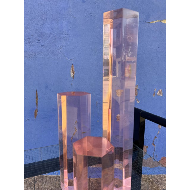 Pink Vintage Hexagonal Figures in Pink Methacrylate, 1960s, Set of 3 For Sale - Image 8 of 9