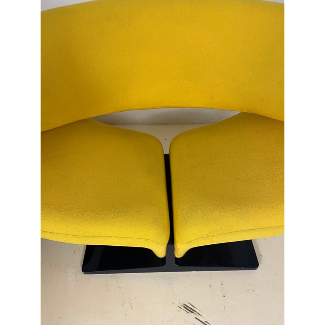 Ribbon Armchair and Coffee Table by Pierre Paulin for Artifort, 1960s, France, Set of 3 For Sale - Image 6 of 14