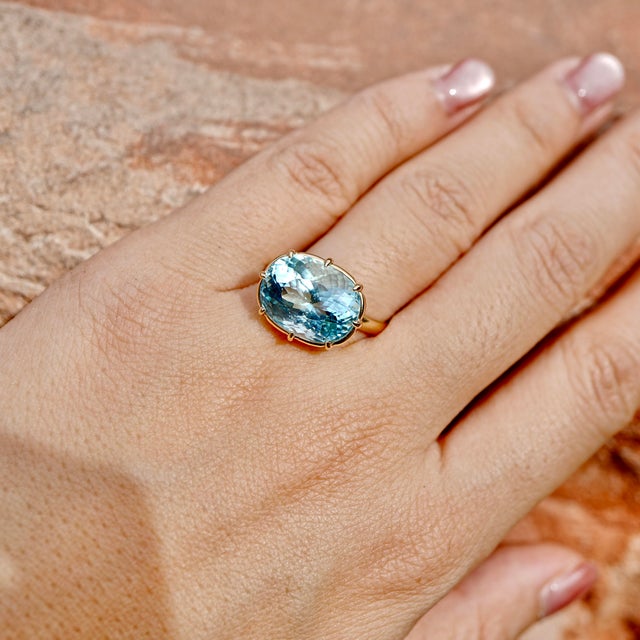 Metal Kai One-of-a-Kind Certified 7.31ct Santa Maria Aquamarine East-West Ring in 14k Gold Size 7 For Sale - Image 7 of 10