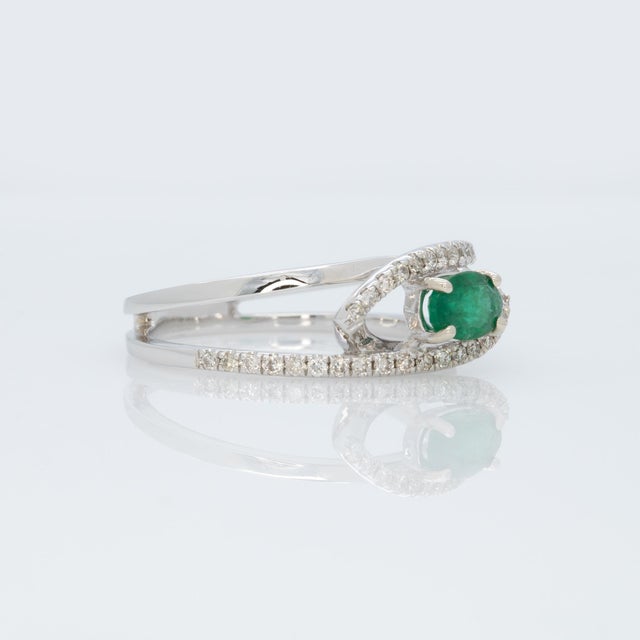 Zambian Emerald Ring With Natural Diamonds Accents: Solid 14k Gold, Size 6.75 For Sale In Columbus - Image 6 of 8