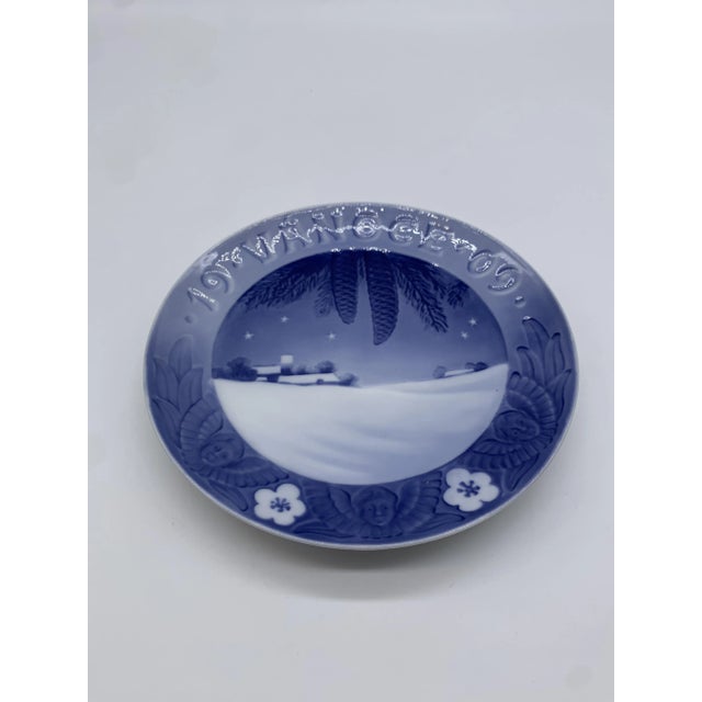 Antique Christmas Plate from Royal Copenhagen, 1909, in Flawless conditions. Designed 1890 to 1919 This piece has an...