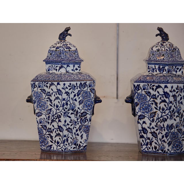 Blue English 19th Century Blue and White Porcelain Lidded Pot Pourri Pots with Dogs For Sale - Image 8 of 12