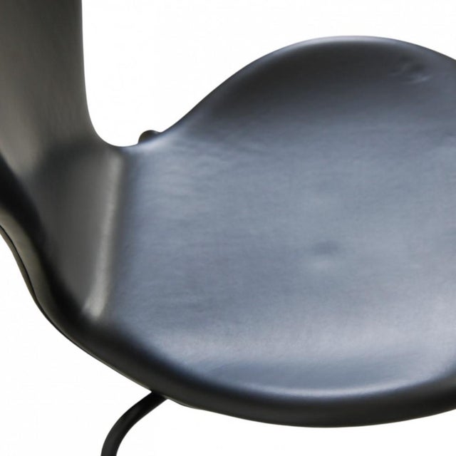 Seven Chairs in Black Leather with Black Frames by Arne Jacobsen, 1990s, Set of 4 For Sale - Image 15 of 18