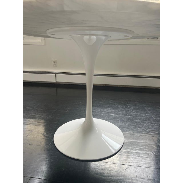 2020s Knoll Saarinen Marble Dining Table Round 42 For Sale - Image 5 of 7