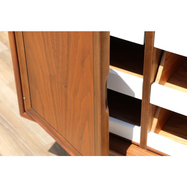 Kipp Stewart & Stewart MacDougall for Drexel Declaration Mid-Century Walnut Dresser | 10 Drawers | Circa 1950s For Sale - Image 11 of 18