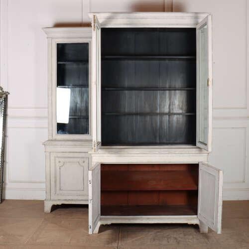 White English Display Bookcases, Set of 2 For Sale - Image 8 of 10