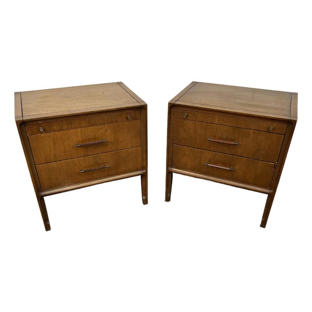 Mid-Century Modern Walnut Nightstands, Pair For Sale