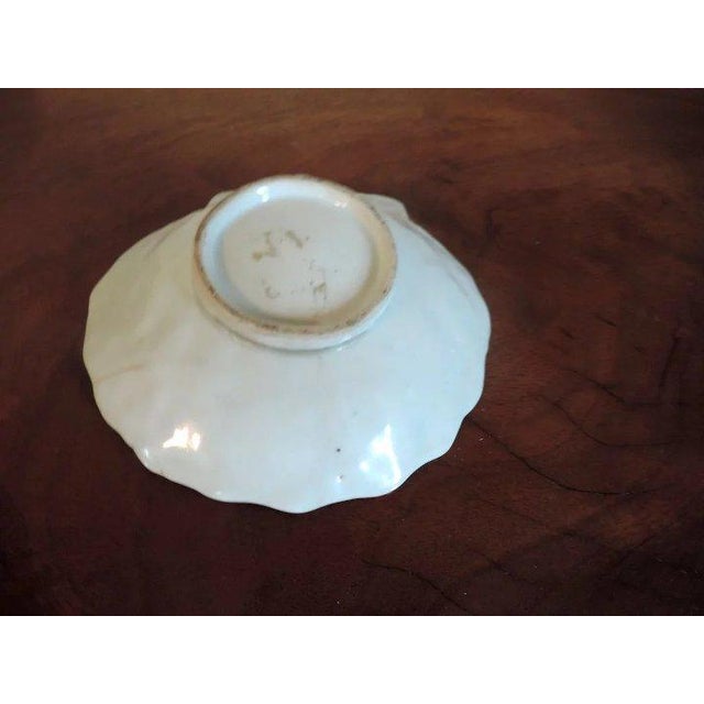 Ceramic 18th Century Chinese Export Famille Rose Porcelain Scallop Shell Shape Bowl For Sale - Image 7 of 11