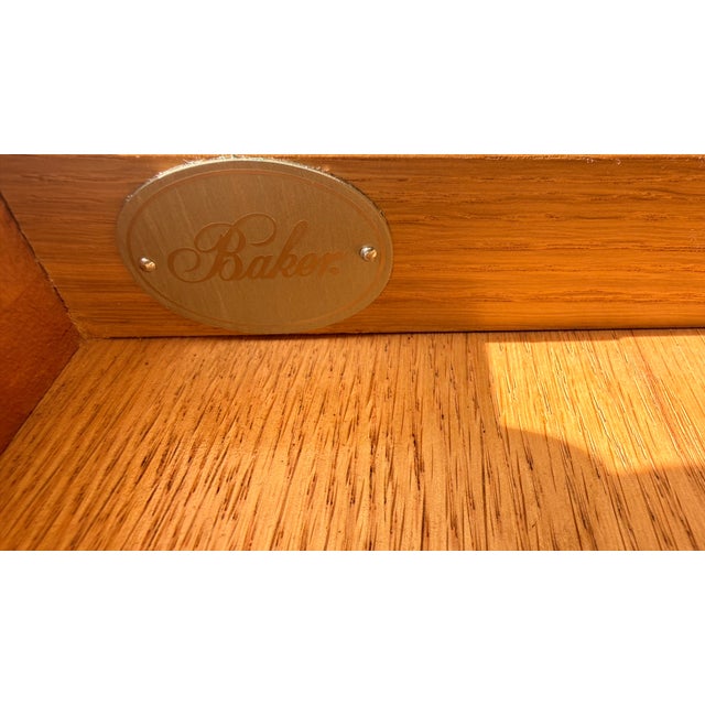 Late 20th Century Baker Furniture Mahogany Two-Tier Coffee Table With Flame Veneer Top & Fluted Columns For Sale - Image 15 of 15