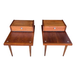 Restored Pair of 1960s American of Martinsville Nightstands – Floating Drawer For Sale