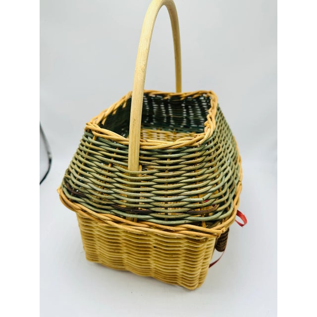 1980s Vintage Christmas Wicker Basket For Sale - Image 5 of 8