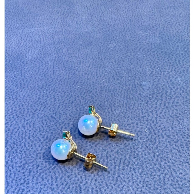 Akoya Pearl Stud Earring with Tiny Diamond & Emerald in 18 Karat Yellow Gold For Sale - Image 12 of 18