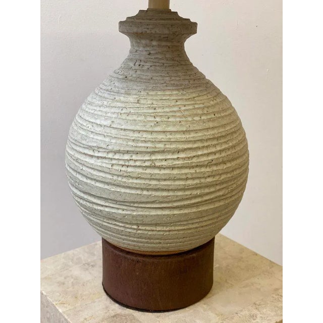 1950s Vintage Bulbous Greige Pietra Decor Series Textured Terracotta Lamp by Bitossi for Raymor, Circa 1950s For Sale - Image 5 of 13