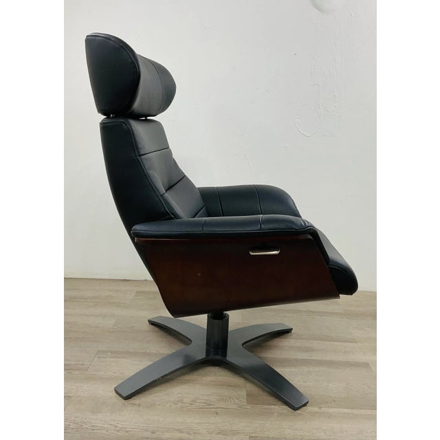 Mid-Century Modern Eames Inspired Italian Black Leather Lounge Chair and Ottoman For Sale In Atlanta - Image 6 of 7