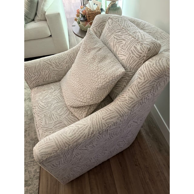 This chair is from the Vanguard American Bungalow collection. Excellent used condition.