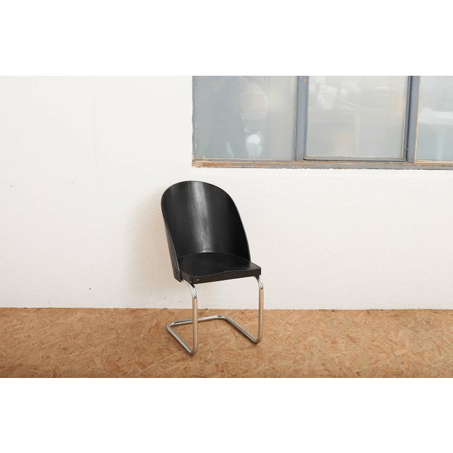 B247 Cantilever Chair in Chrome-Plated Tubular Steel and Black Lacquered Plywood attributed to Thonet, 1932 For Sale - Image 11 of 12