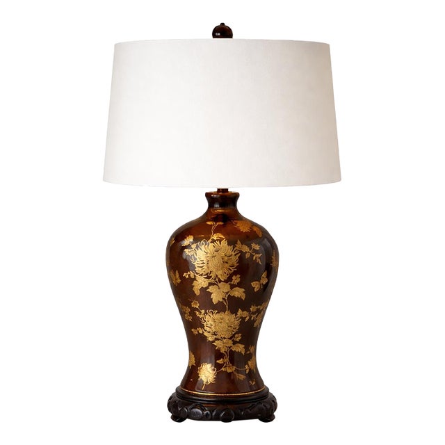 Vintage Hollywood Regency Brown Lacquer Glass Table Lamp With Gold Floral Chinoiserie Motif and Linen Drum Shade – David W. Estate For Sale