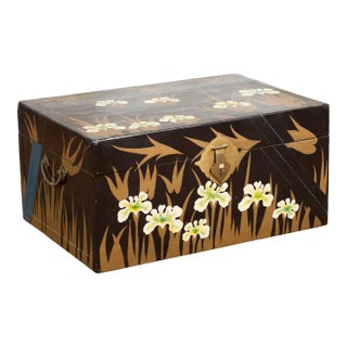 Early 20th Century Japanese Late Meiji Period Black Lacquer Blanket Chest with Golden Painted Décor For Sale