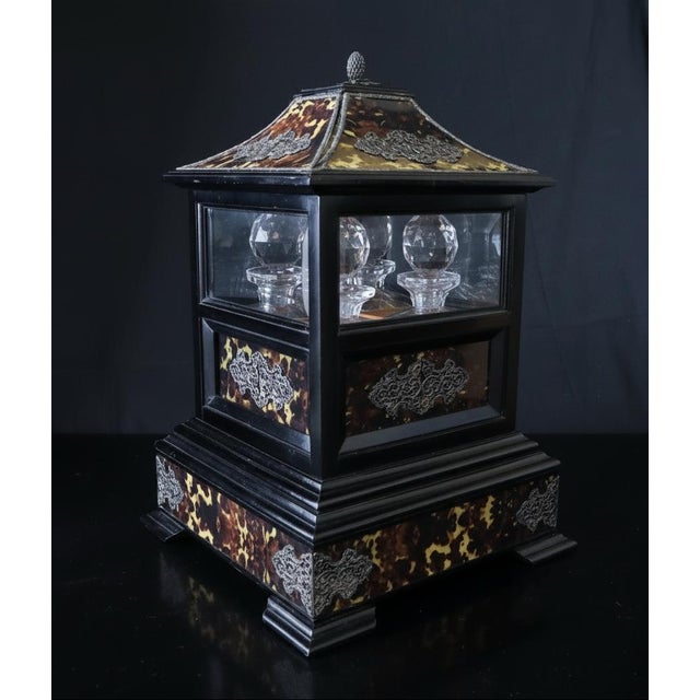 Late 19th Century English Faux Tortoiseshell and Silver-Mounted Tantalus With Four Large Decanters For Sale - Image 4 of 18