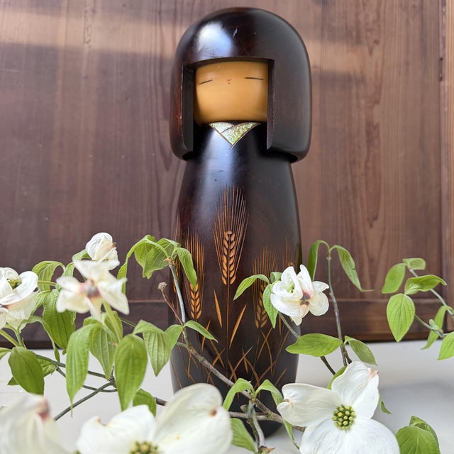Elegant vintage kokeshi by the renowned master Okamoto Usaburo, titled “Bakushū” — literally “wheaten autumn”, a Japanese...