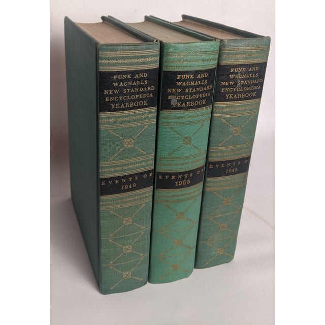 Mid-Century Modern Vintage 1948–1955 Funk & Wagnalls Encyclopedia Yearbooks – Set of 3 Green Books For Sale - Image 3 of 12