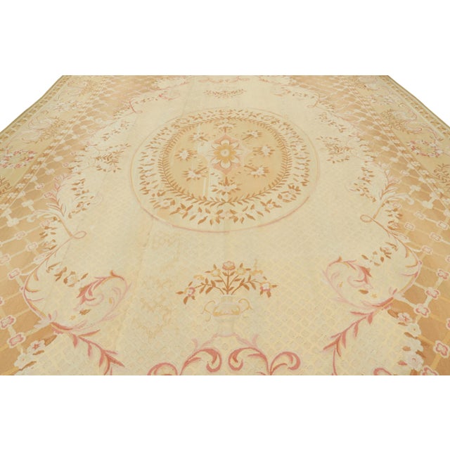 1920s Oversized Antique Aubusson Rug, Floral Medallion Over Cream Tones - Rug & Kilim For Sale - Image 5 of 8