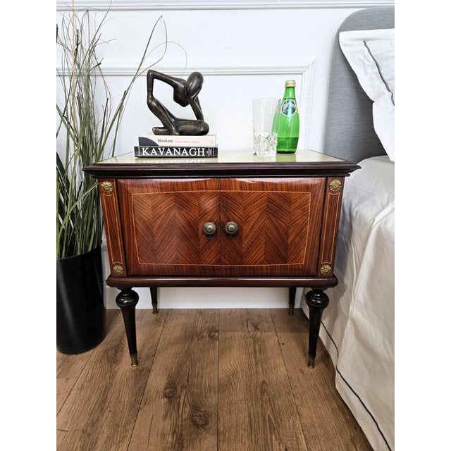 Very elegant and refined Italian 1950s Mid-Century Modern design, pair of bedside tables with double front door, glass top...