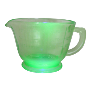 Uranium Vaseline Green Glass Measuring Cup 16oz With a Spout 4437b