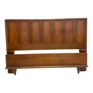 1960s Mid-Century American of Martinsville Walnut Queen Size Headboard + Footboard For Sale