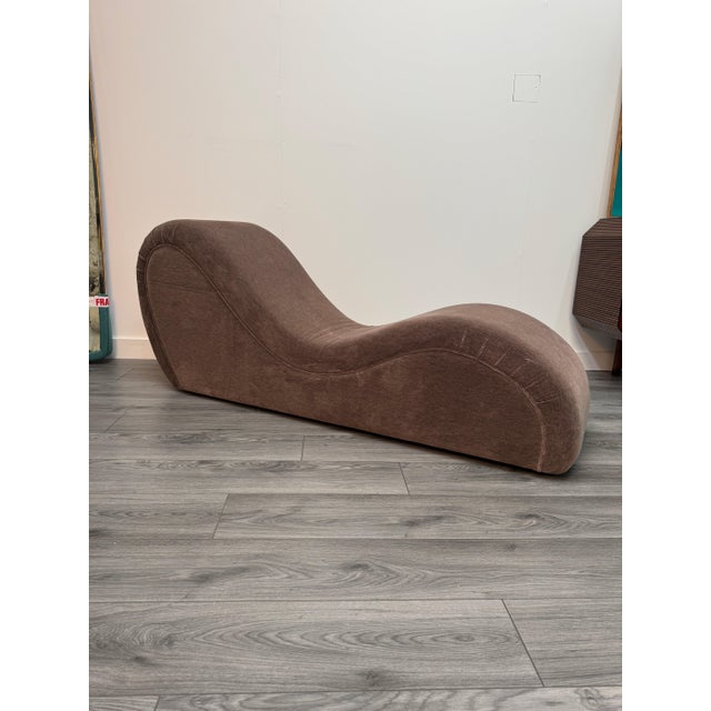 Textile Italian Mocha Mohair Velvet S Shaped Chaise Lounge, 1970s For Sale - Image 7 of 9
