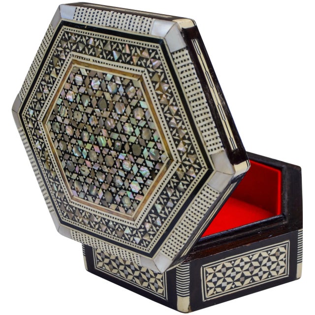 Diamond-Patterned Box W/ Pearl Inlay For Sale In New York - Image 6 of 8