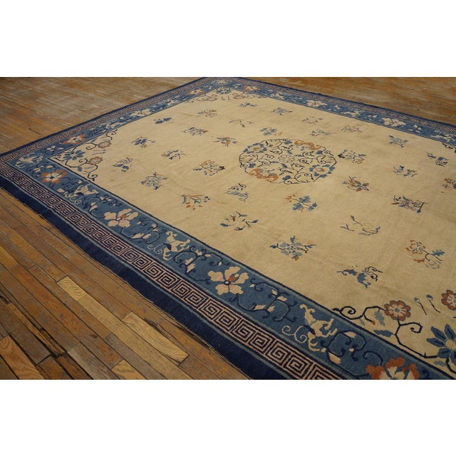 Art Deco 1920s Beige Floral Medallion Art Deco Antique Chinese Peking Rug 9' X 11'7'' Wool Carpet For Sale - Image 3 of 17