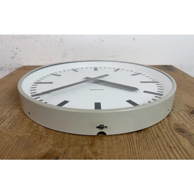 Vintage Industrial Factory Wall Clock from Siemens, 1970s For Sale - Image 14 of 18