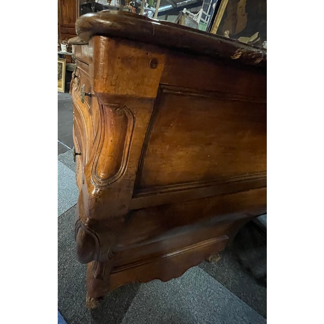 Tan Tombeau Commode, 18th Century For Sale - Image 8 of 14